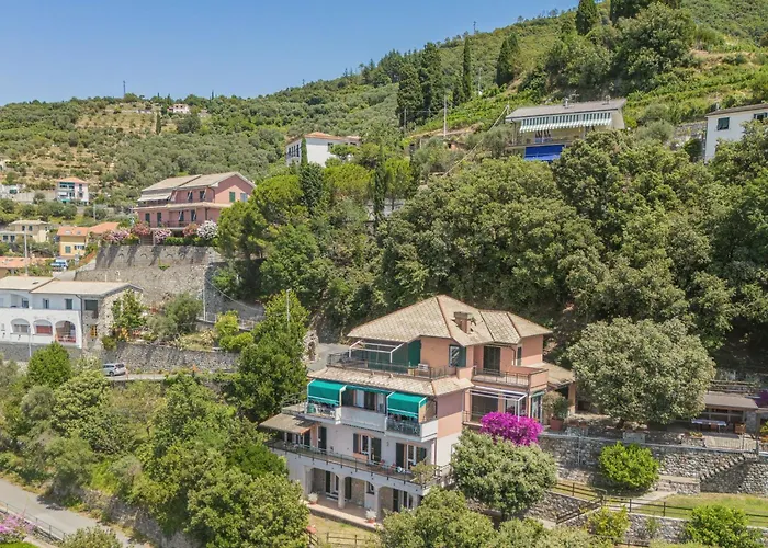 Lambrusca By Interhome * Moneglia