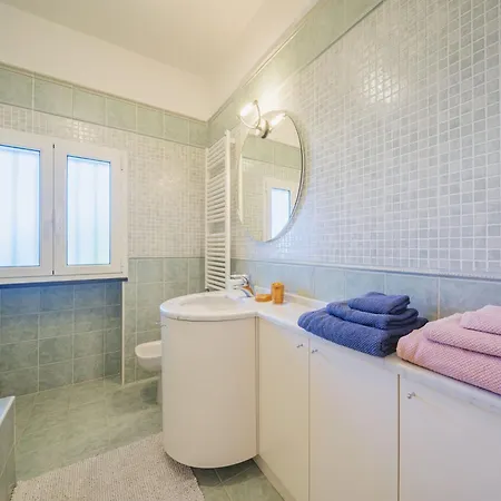 Lambrusca By Interhome Daire